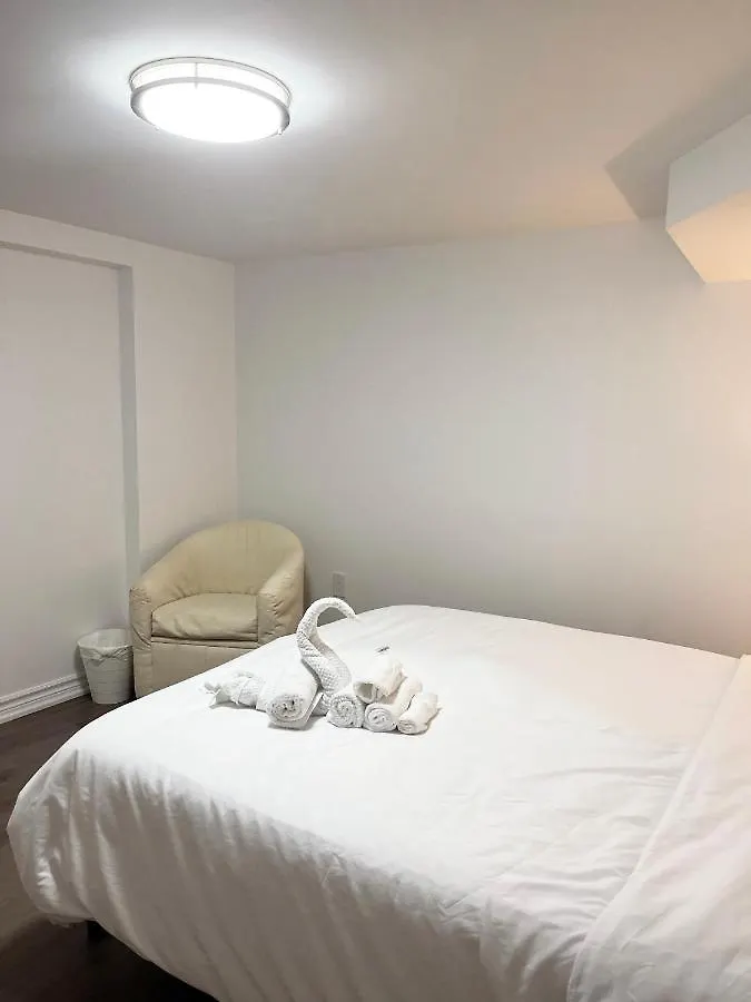 Simple & Tidy Private Rooms Toronto Guest house