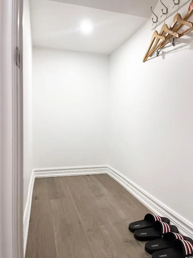 Guest house Simple & Tidy Private Rooms Toronto