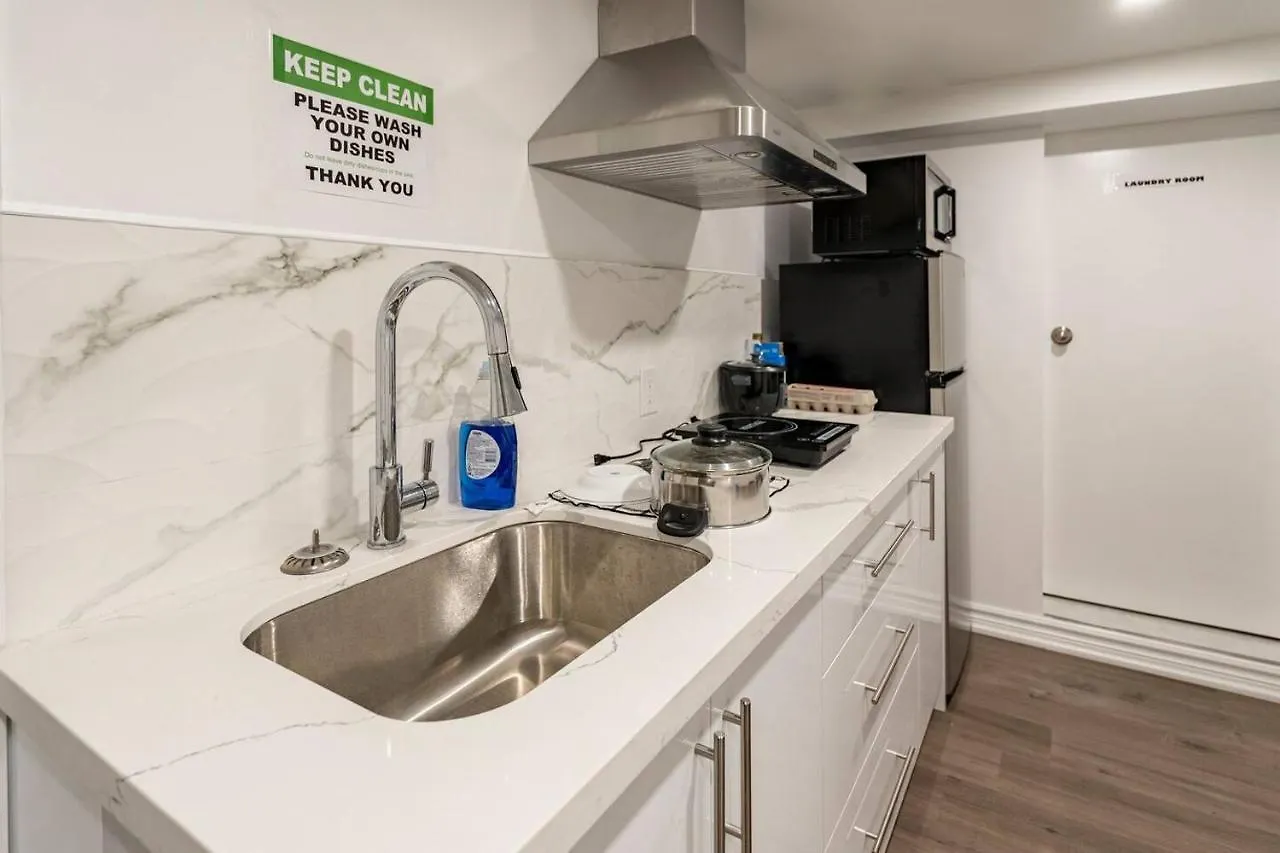 Simple & Tidy Private Rooms Toronto 0*,