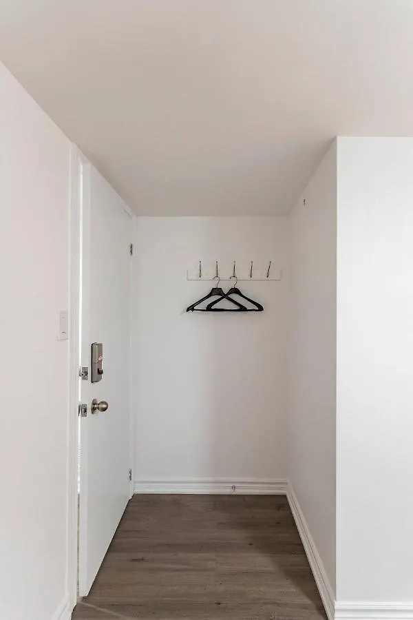 Simple & Tidy Private Rooms Toronto 0*,