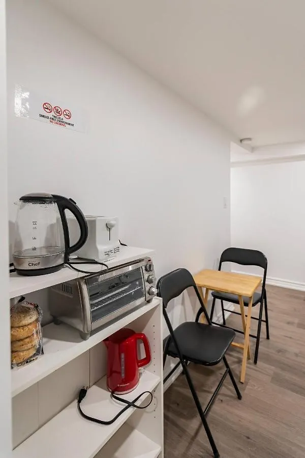 Guest house Simple & Tidy Private Rooms Toronto Canada