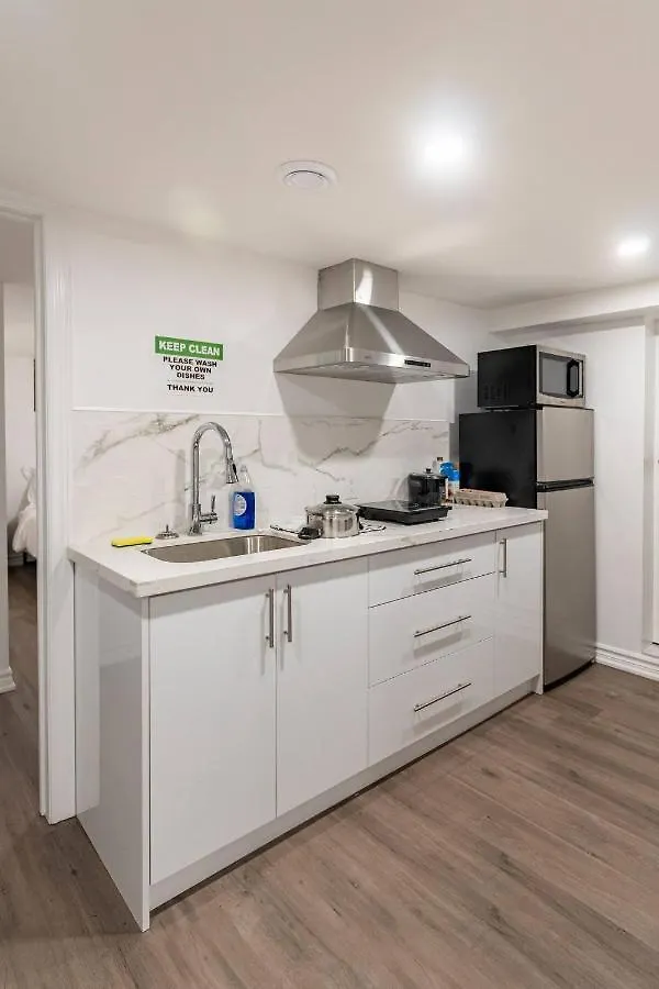 Guest house Simple & Tidy Private Rooms Toronto