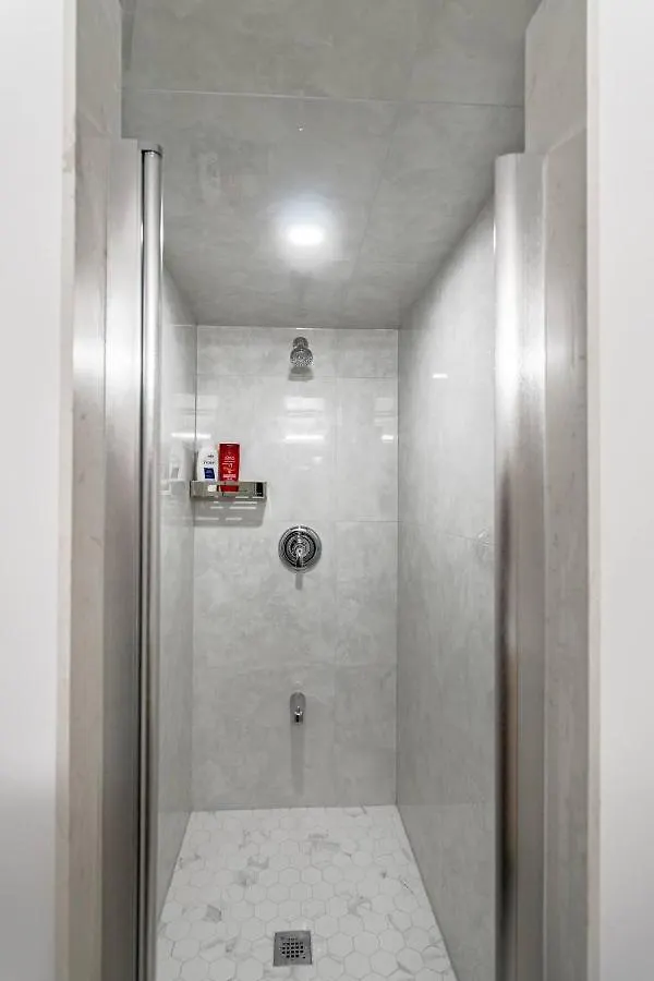 Simple & Tidy Private Rooms Toronto
