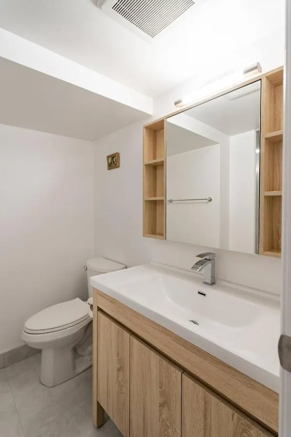 Simple & Tidy Private Rooms Toronto Guest house